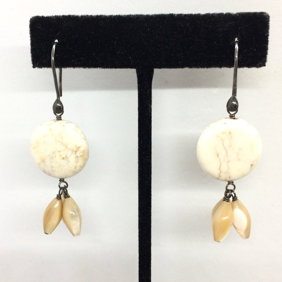 !!SOLD!! 3/$30 VINTAGE MACY'S GENUINE STONE SHELL EARRING MOP STERLING SILVER - Picture 8 of 12